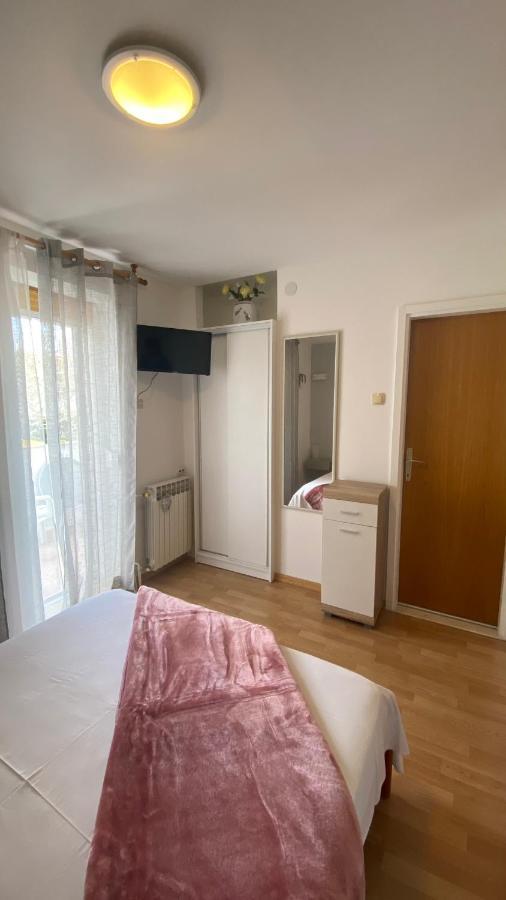 Guest House Tonica Krk Town Eksteriør bilde