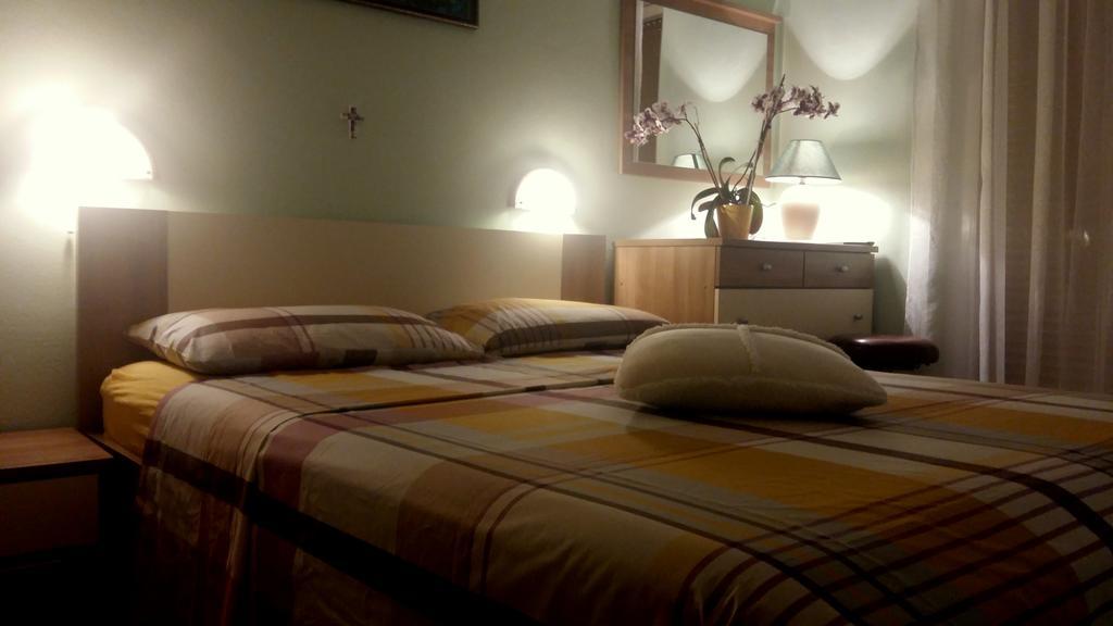Guest House Tonica Krk Town Eksteriør bilde