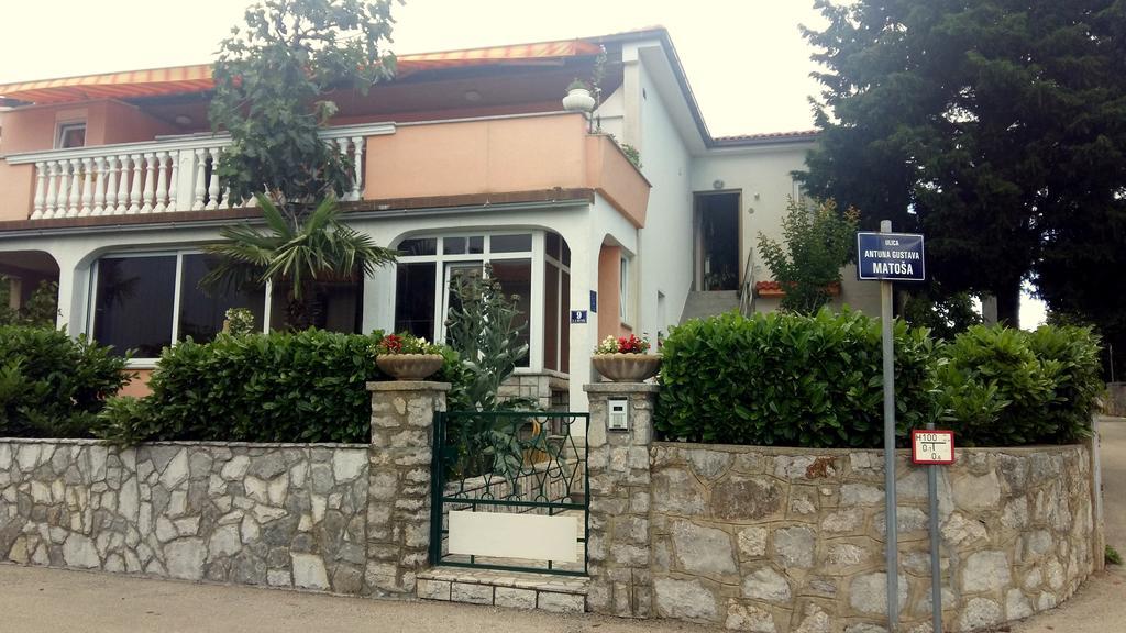 Guest House Tonica Krk Town Eksteriør bilde