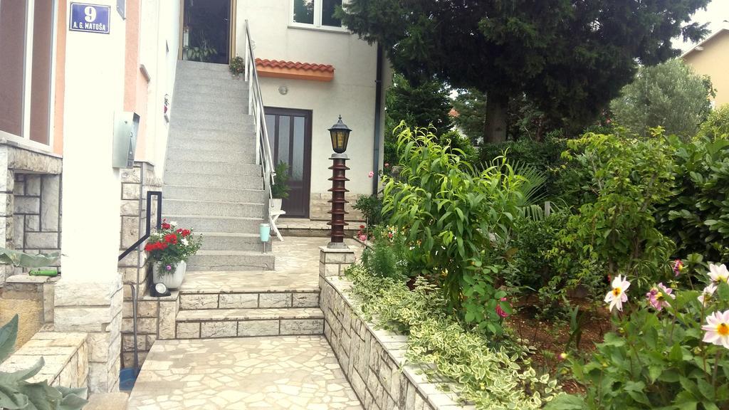 Guest House Tonica Krk Town Eksteriør bilde